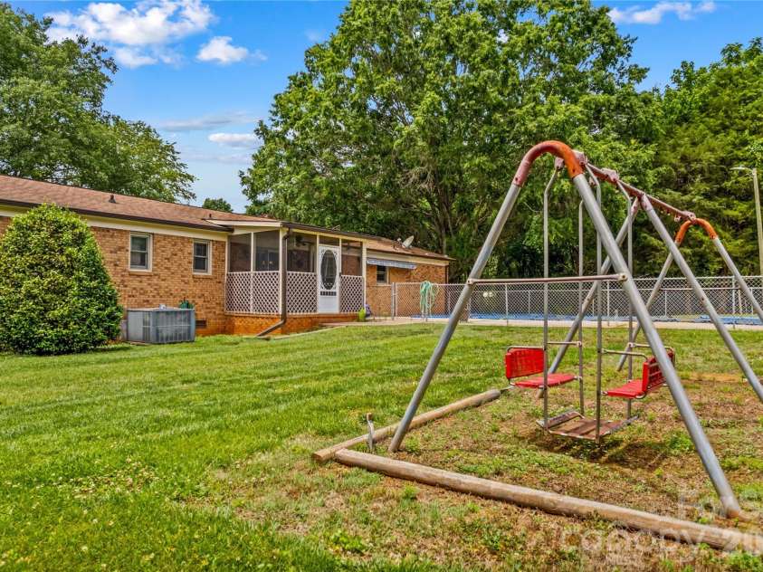 132 Polly Drive, Statesville, NC 28625.  MLS# CAR4387210, YatesRealty ID 30398. 