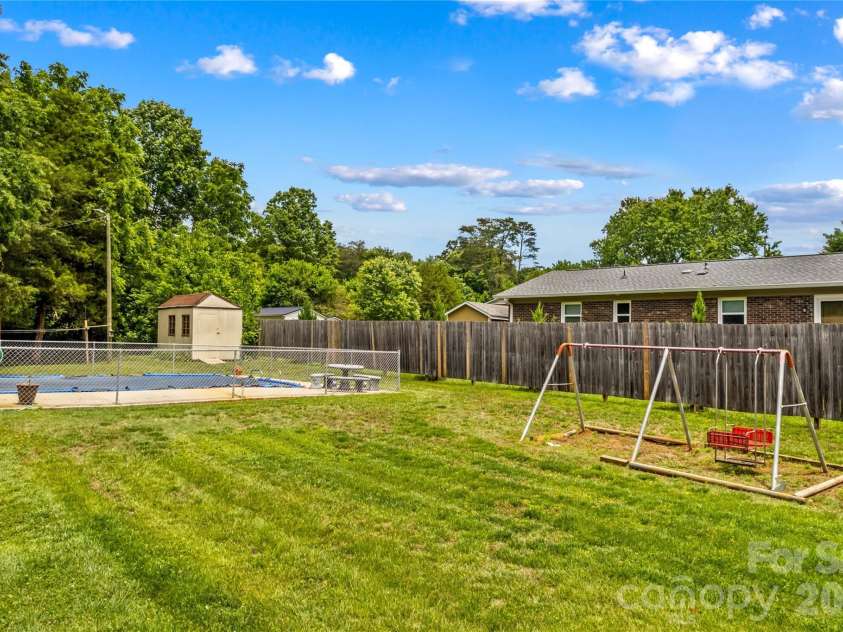 132 Polly Drive, Statesville, NC 28625.  MLS# CAR4387210, YatesRealty ID 30398. 