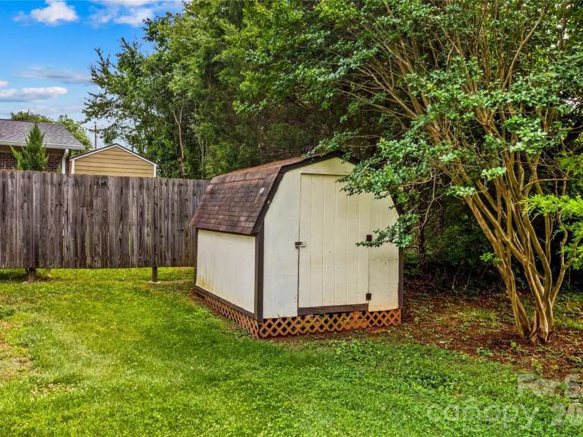 132 Polly Drive, Statesville, NC 28625.  MLS# CAR4387210, YatesRealty ID 30398. 