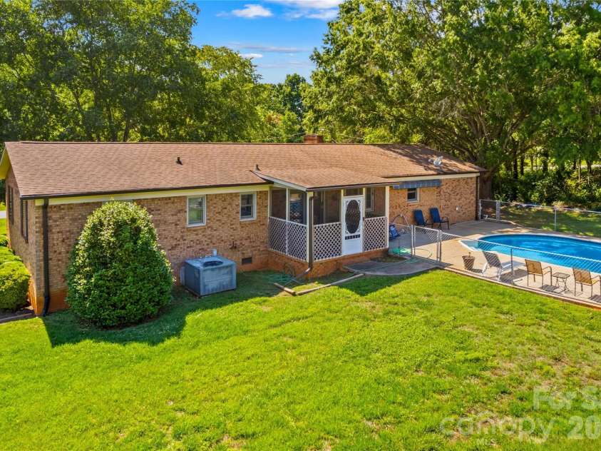 132 Polly Drive, Statesville, NC 28625.  MLS# CAR4387210, YatesRealty ID 30398. 