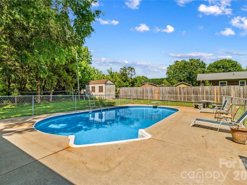 132 Polly Drive, Statesville, NC 28625.  MLS# CAR4387210, YatesRealty ID 30398. 