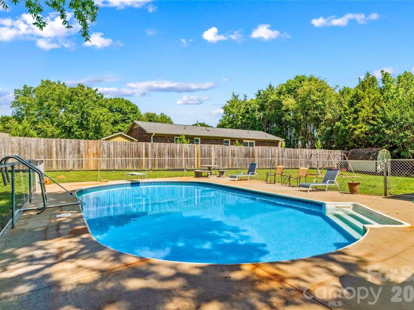 132 Polly Drive, Statesville, NC 28625.  MLS# CAR4387210, YatesRealty ID 30398. 