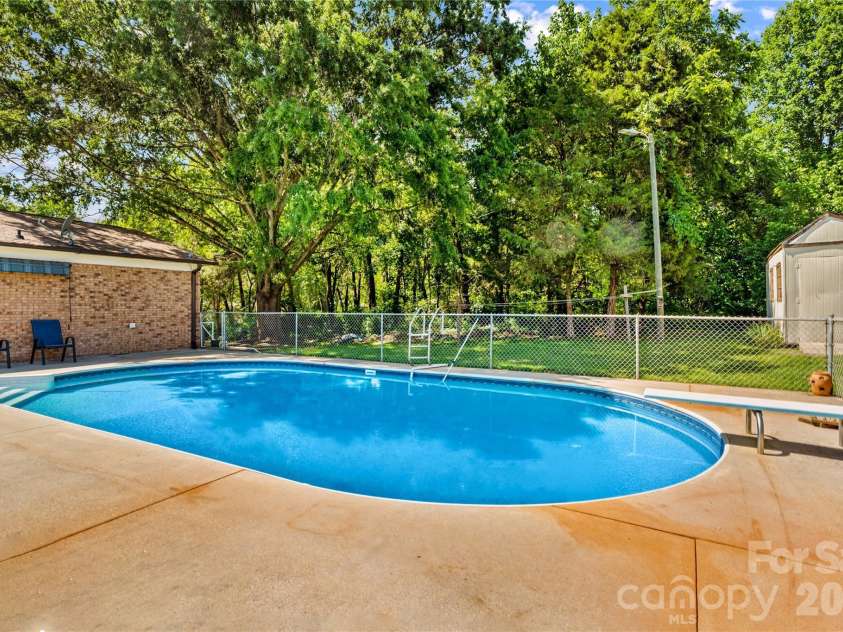 132 Polly Drive, Statesville, NC 28625.  MLS# CAR4387210, YatesRealty ID 30398. 