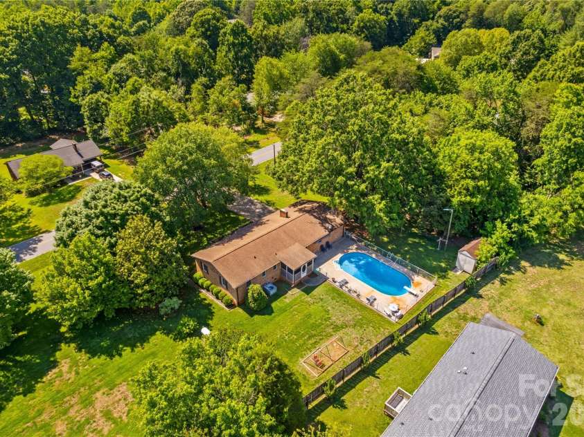 132 Polly Drive, Statesville, NC 28625.  MLS# CAR4387210, YatesRealty ID 30398. 