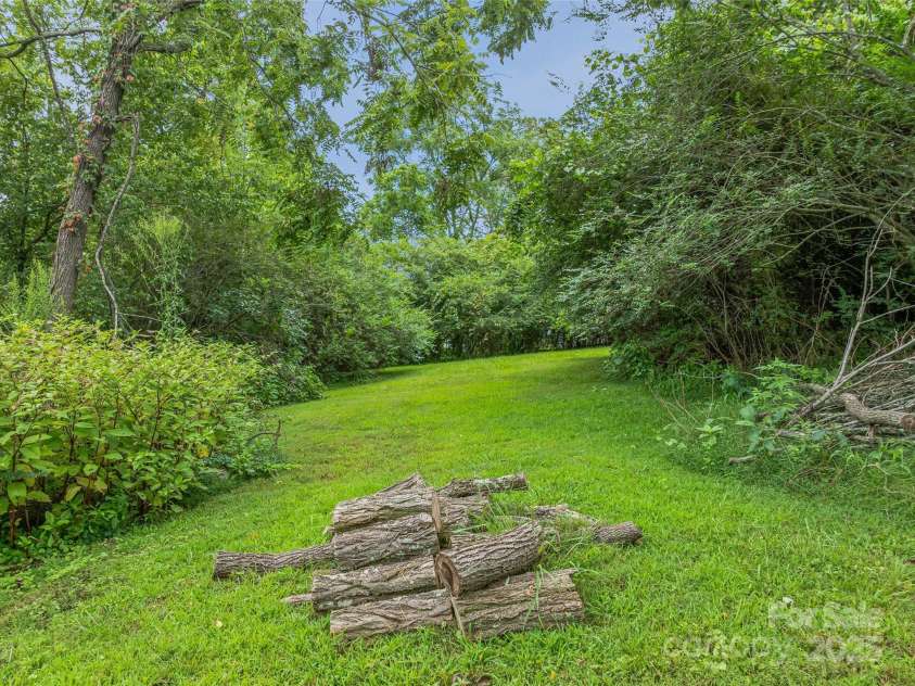 203 Barton Road, Asheville, NC 28804.  MLS# CAR4289351, YatesRealty ID 30398. 