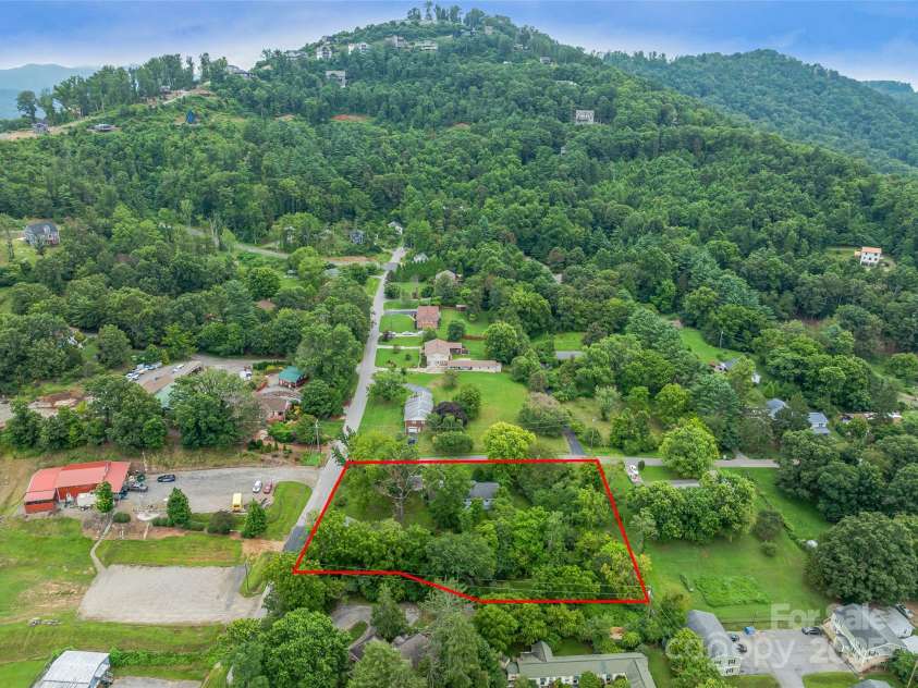 203 Barton Road, Asheville, NC 28804.  MLS# CAR4289351, YatesRealty ID 30398. 