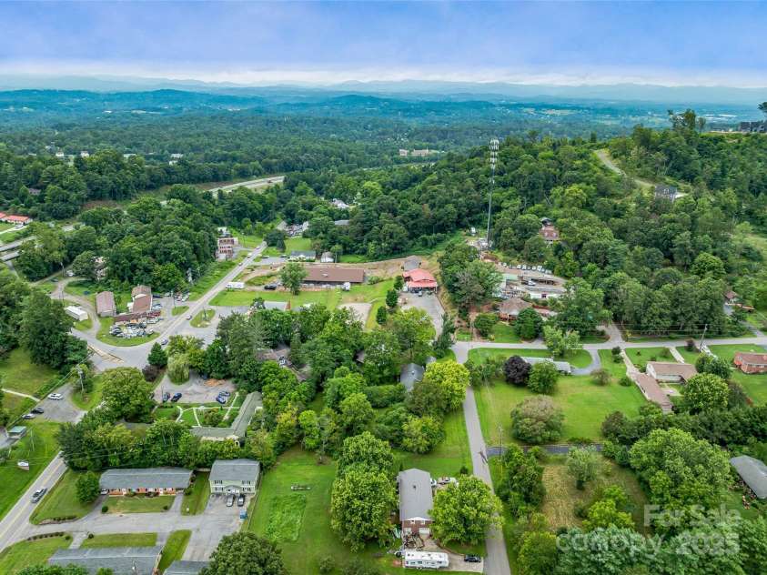 203 Barton Road, Asheville, NC 28804.  MLS# CAR4289351, YatesRealty ID 30398. 
