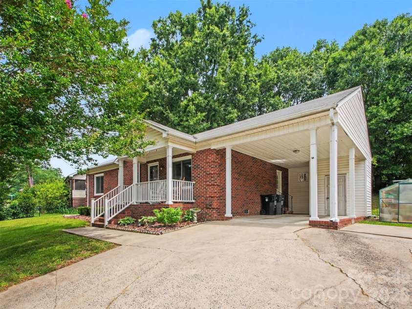 1009 Autumn Lane, Concord, NC 28025.  MLS# CAR4390937, YatesRealty ID 30399. 