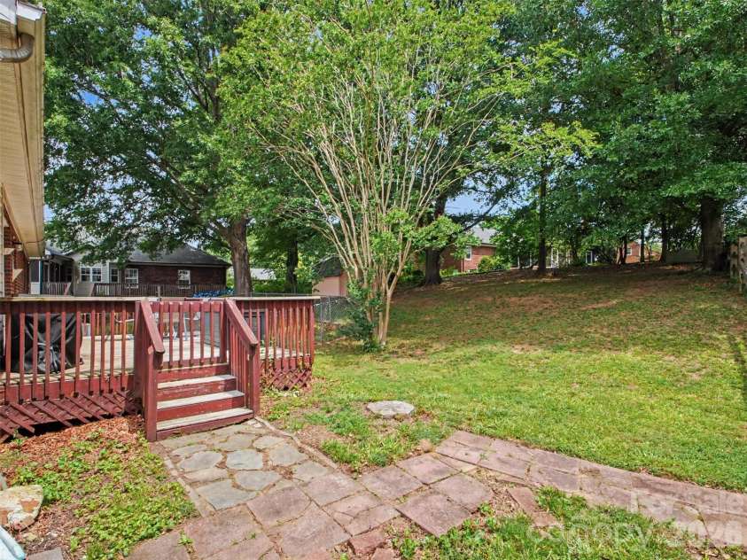 1009 Autumn Lane, Concord, NC 28025.  MLS# CAR4390937, YatesRealty ID 30399. 