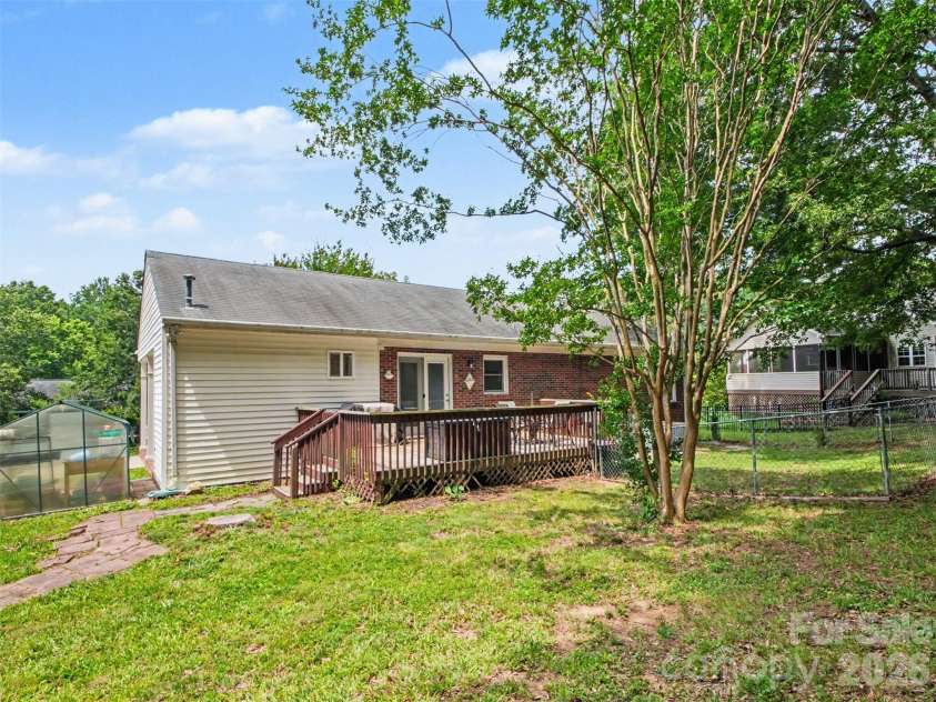 1009 Autumn Lane, Concord, NC 28025.  MLS# CAR4390937, YatesRealty ID 30399. 