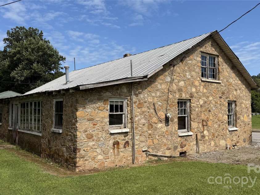 41 Upper Shut In Road, Hot Springs, NC 27843.  MLS# CAR4307080, YatesRealty ID 304. 