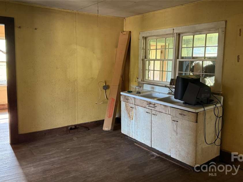 41 Upper Shut In Road, Hot Springs, NC 27843.  MLS# CAR4307080, YatesRealty ID 304. 