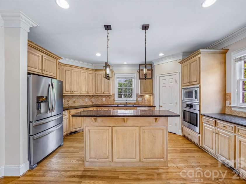 4305 Mourning Dove Drive, Matthews, NC 28104.  MLS# CAR4391017, YatesRealty ID 30402. 