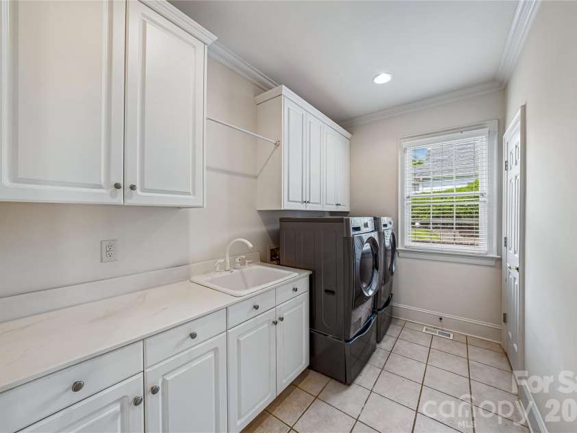 4305 Mourning Dove Drive, Matthews, NC 28104.  MLS# CAR4391017, YatesRealty ID 30402. 