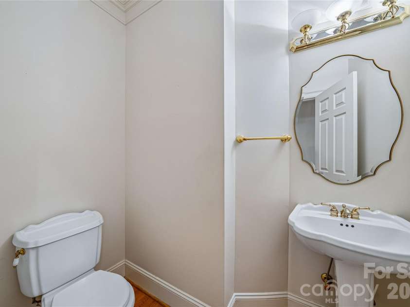 4305 Mourning Dove Drive, Matthews, NC 28104.  MLS# CAR4391017, YatesRealty ID 30402. 