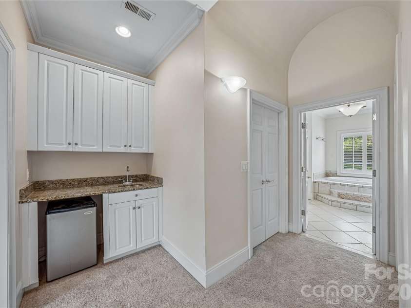 4305 Mourning Dove Drive, Matthews, NC 28104.  MLS# CAR4391017, YatesRealty ID 30402. 