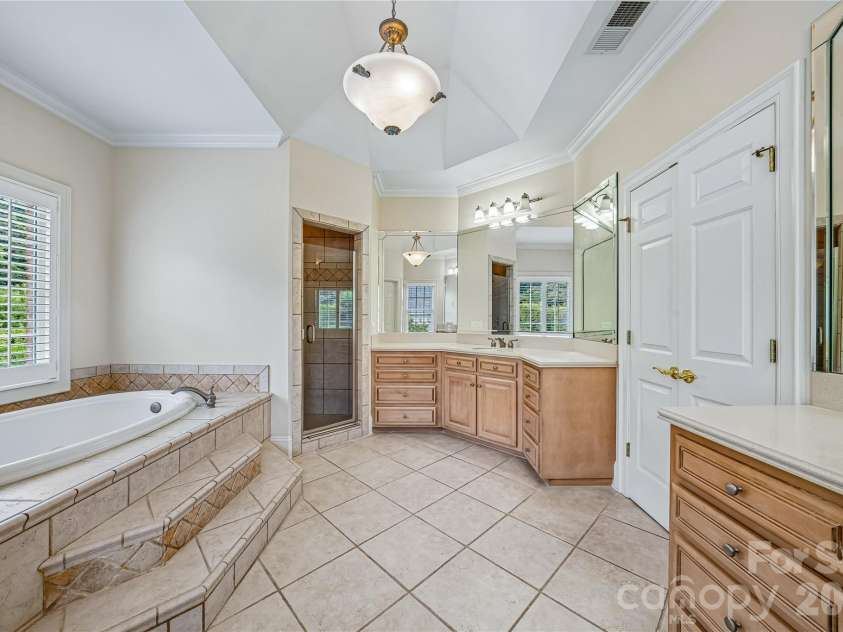 4305 Mourning Dove Drive, Matthews, NC 28104.  MLS# CAR4391017, YatesRealty ID 30402. 