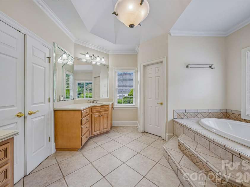 4305 Mourning Dove Drive, Matthews, NC 28104.  MLS# CAR4391017, YatesRealty ID 30402. 
