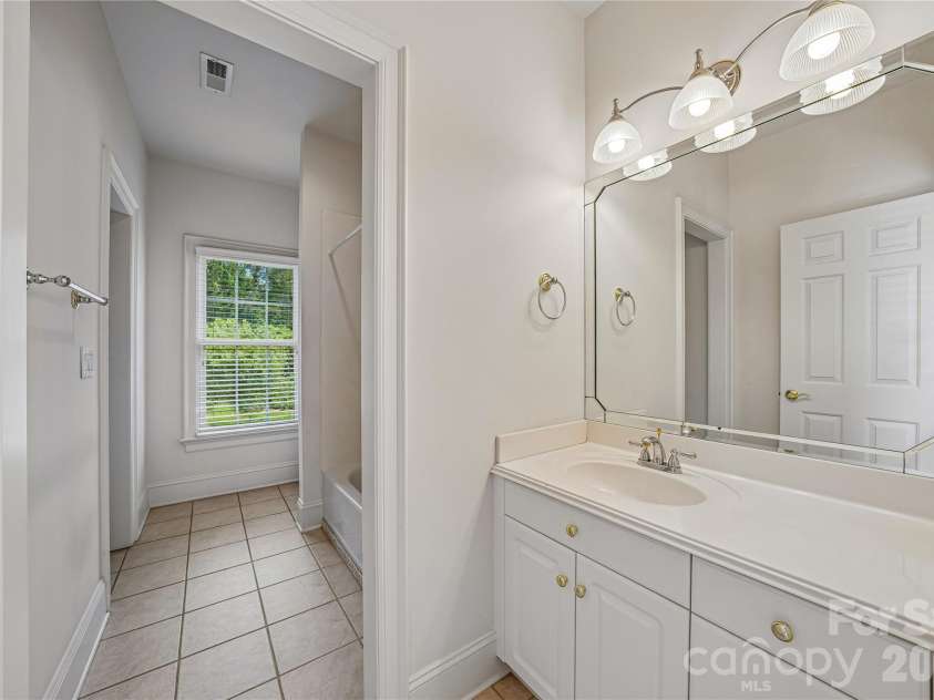 4305 Mourning Dove Drive, Matthews, NC 28104.  MLS# CAR4391017, YatesRealty ID 30402. 