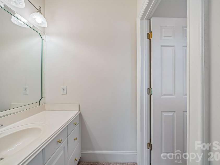 4305 Mourning Dove Drive, Matthews, NC 28104.  MLS# CAR4391017, YatesRealty ID 30402. 