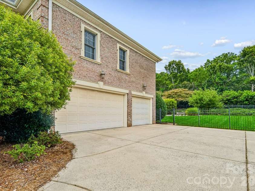 4305 Mourning Dove Drive, Matthews, NC 28104.  MLS# CAR4391017, YatesRealty ID 30402. 