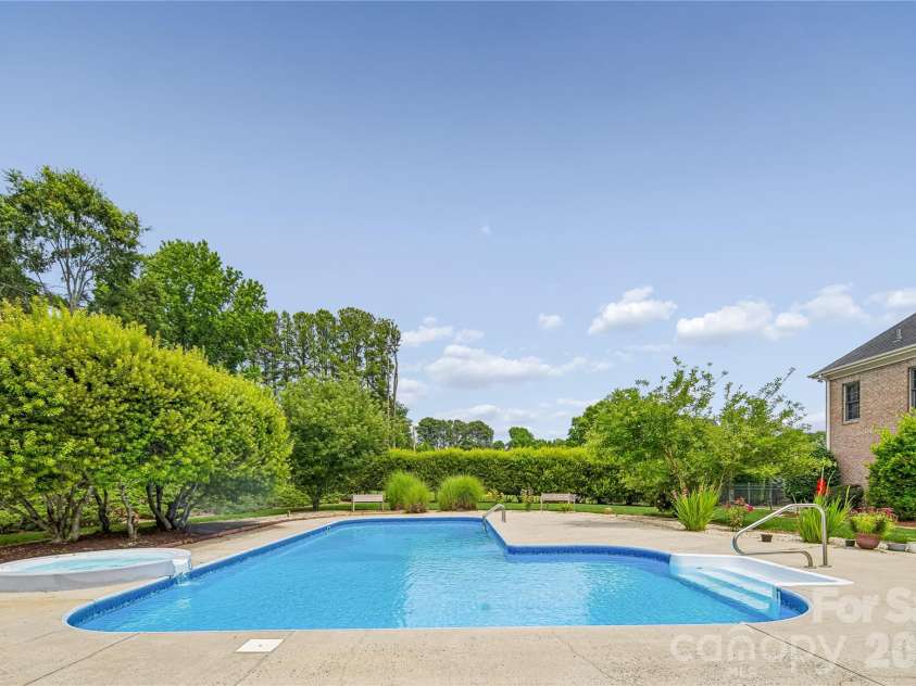 4305 Mourning Dove Drive, Matthews, NC 28104.  MLS# CAR4391017, YatesRealty ID 30402. 