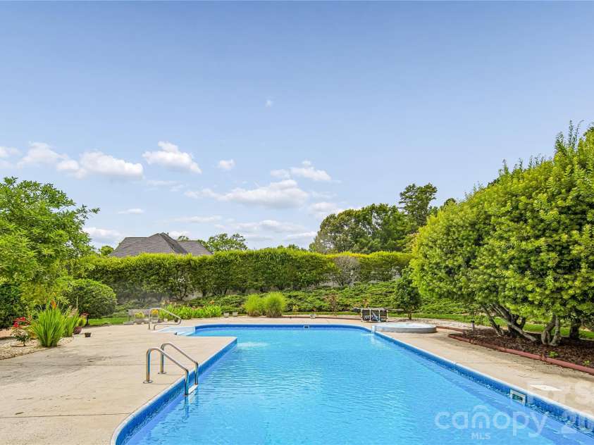 4305 Mourning Dove Drive, Matthews, NC 28104.  MLS# CAR4391017, YatesRealty ID 30402. 