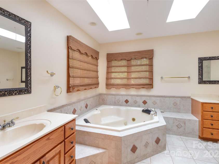 112 Hawks Nest Ridge, Cullowhee, NC 28723.  MLS# CAR4288989, YatesRealty ID 30404. 