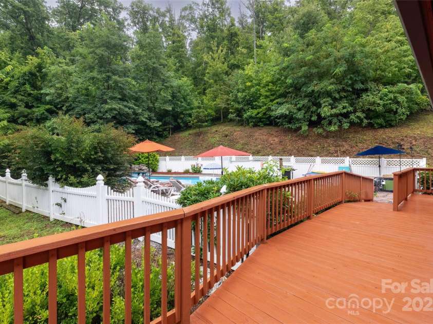 112 Hawks Nest Ridge, Cullowhee, NC 28723.  MLS# CAR4288989, YatesRealty ID 30404. 