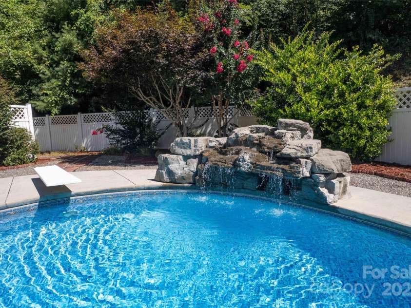 112 Hawks Nest Ridge, Cullowhee, NC 28723.  MLS# CAR4288989, YatesRealty ID 30404. 