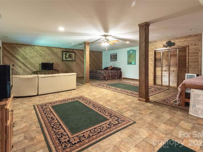 112 Hawks Nest Ridge, Cullowhee, NC 28723.  MLS# CAR4288989, YatesRealty ID 30404. 