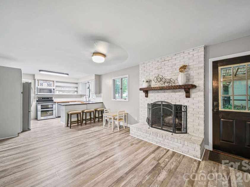 406 Magnolia Street, Mooresville, NC 28115.  MLS# CAR4392221, YatesRealty ID 30404. 