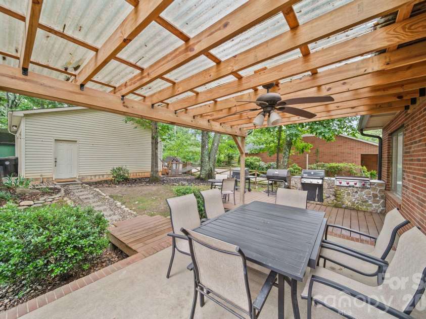 406 Magnolia Street, Mooresville, NC 28115.  MLS# CAR4392221, YatesRealty ID 30404. 