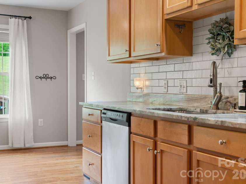 77 Sherry Lane, Leicester, NC 28748.  MLS# CAR4366038, YatesRealty ID 30405. Tile backsplash