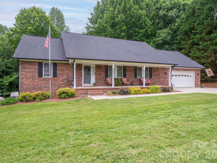 2479 Old Pond Drive, Lincolnton, NC 28092.  MLS# CAR4390192, YatesRealty ID 30406. Front
