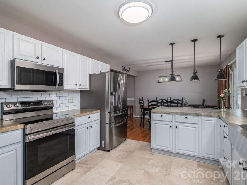 2479 Old Pond Drive, Lincolnton, NC 28092.  MLS# CAR4390192, YatesRealty ID 30406. Kitchen