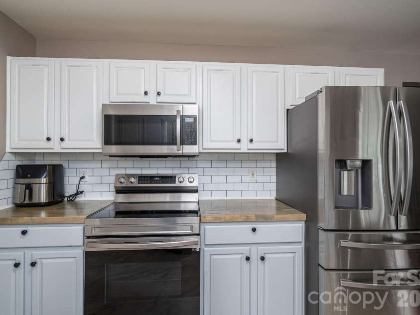 2479 Old Pond Drive, Lincolnton, NC 28092.  MLS# CAR4390192, YatesRealty ID 30406. Kitchen