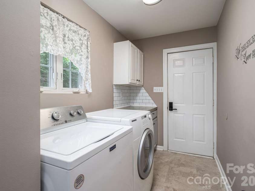2479 Old Pond Drive, Lincolnton, NC 28092.  MLS# CAR4390192, YatesRealty ID 30406. Laundry Room