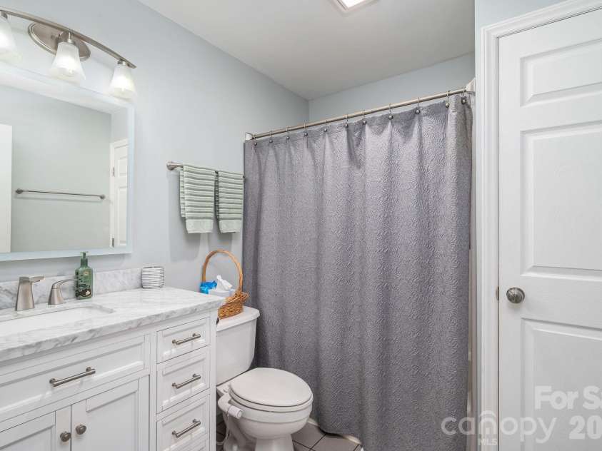 2479 Old Pond Drive, Lincolnton, NC 28092.  MLS# CAR4390192, YatesRealty ID 30406. Primary Bathroom