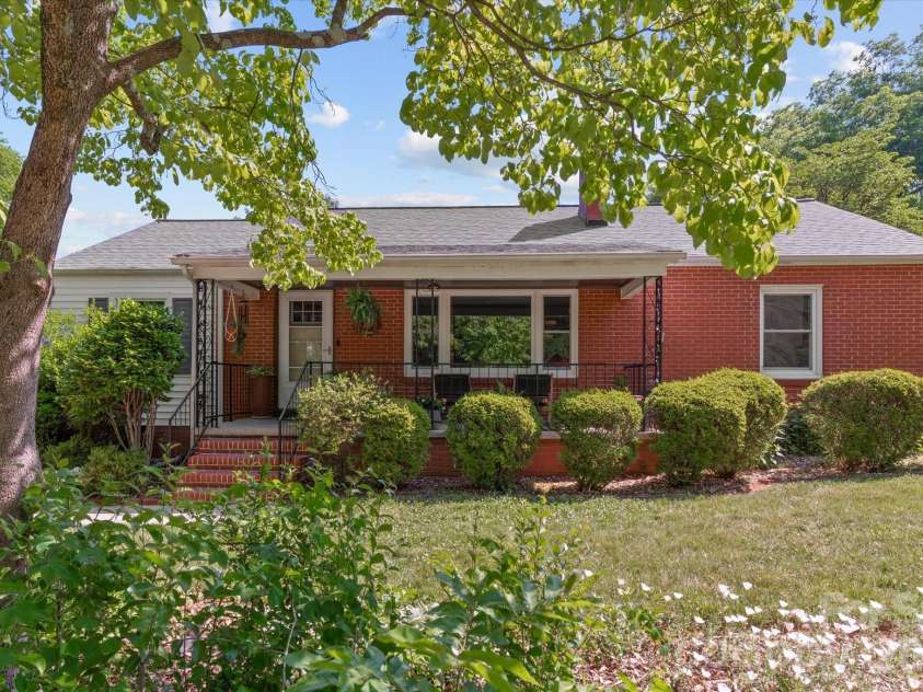 354 Bost Street, Statesville, NC 28677.  MLS# CAR4344460, YatesRealty ID 30407. 4 Bedroom/2 Bathroom Brick Ranch