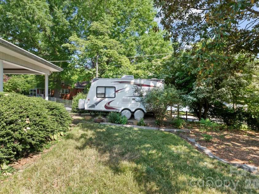 354 Bost Street, Statesville, NC 28677.  MLS# CAR4344460, YatesRealty ID 30407. 