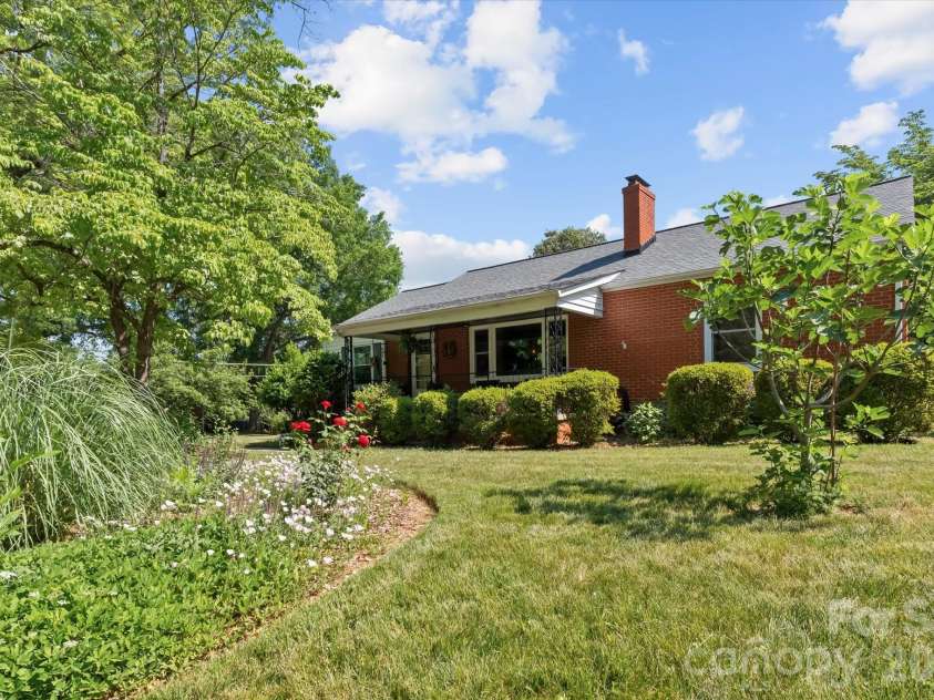 354 Bost Street, Statesville, NC 28677.  MLS# CAR4344460, YatesRealty ID 30407. 
