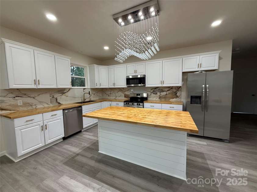 820 Hillsfarm Street, Lenoir, NC 28645.  MLS# CAR4289523, YatesRealty ID 30407. 