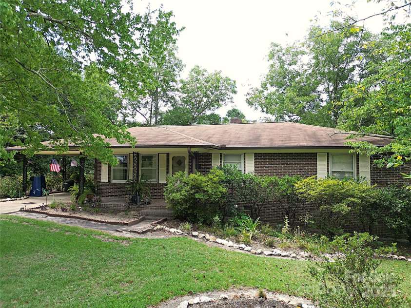 314 Moore Street, Morven, NC 28119.  MLS# CAR4285350, YatesRealty ID 30411. 