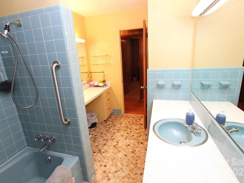 314 Moore Street, Morven, NC 28119.  MLS# CAR4285350, YatesRealty ID 30411. 