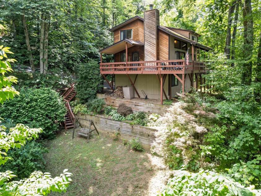 1672 Summit Drive, Maggie Valley, NC 28751.  MLS# CAR4288265, YatesRealty ID 30413. 