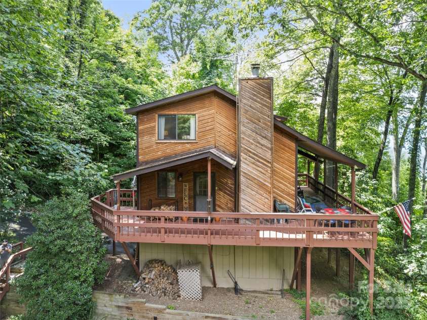 1672 Summit Drive, Maggie Valley, NC 28751.  MLS# CAR4288265, YatesRealty ID 30413. 