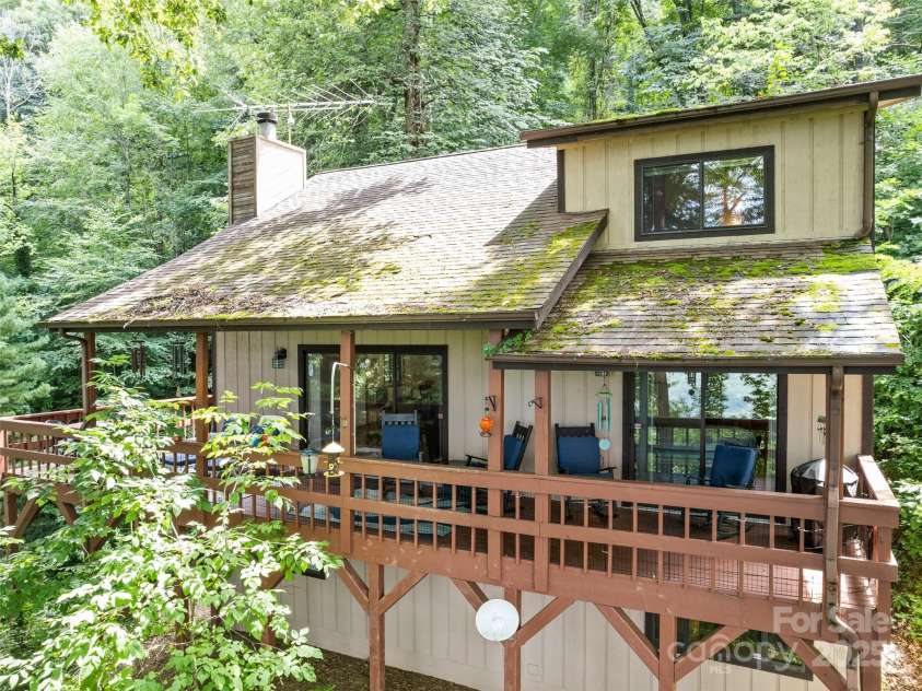1672 Summit Drive, Maggie Valley, NC 28751.  MLS# CAR4288265, YatesRealty ID 30413. 