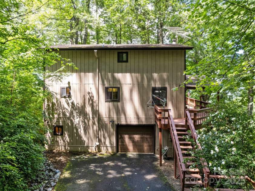 1672 Summit Drive, Maggie Valley, NC 28751.  MLS# CAR4288265, YatesRealty ID 30413. 