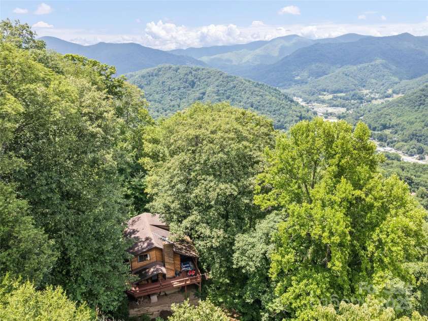 1672 Summit Drive, Maggie Valley, NC 28751.  MLS# CAR4288265, YatesRealty ID 30413. 
